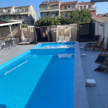 Family Hotel Malibu Chernomorets Exterior photo