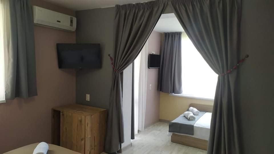 Family Hotel Malibu Chernomorets Exterior photo