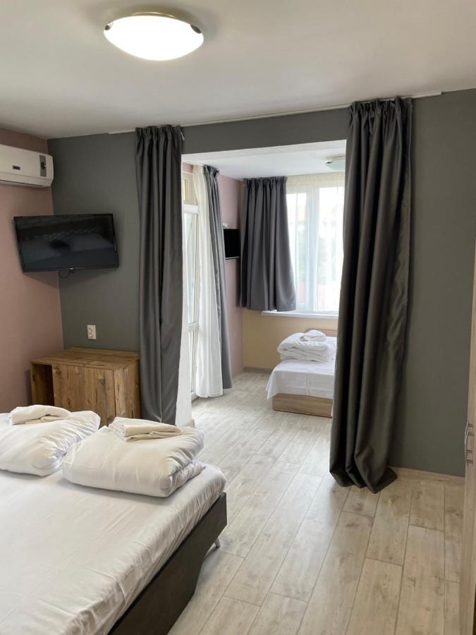 Family Hotel Malibu Chernomorets Exterior photo