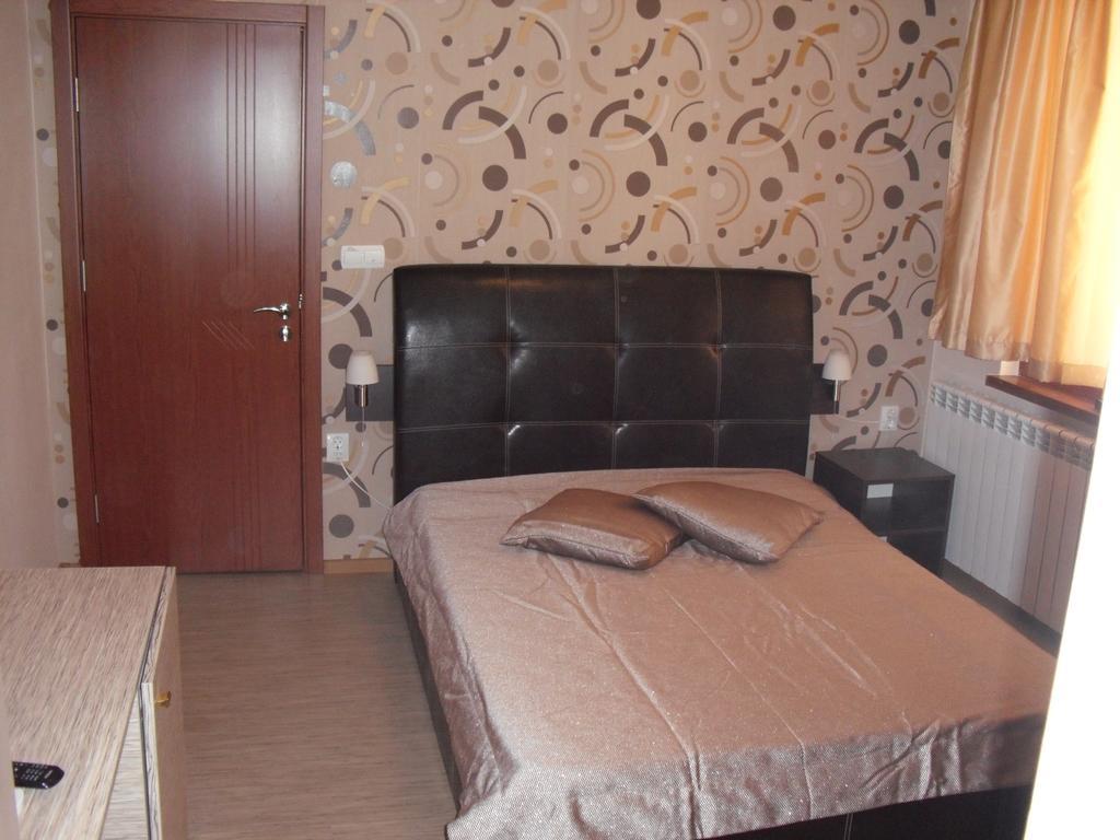 Family Hotel Malibu Chernomorets Exterior photo