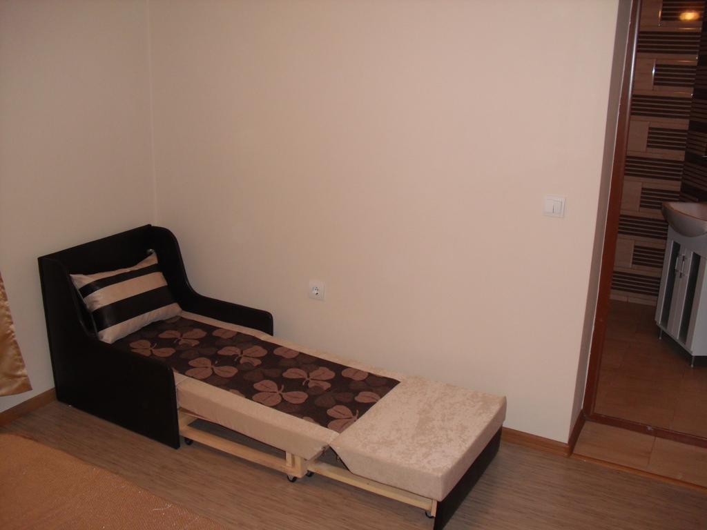 Family Hotel Malibu Chernomorets Exterior photo