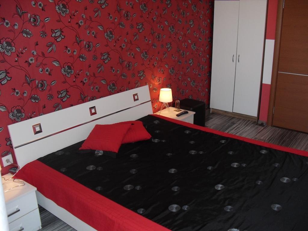 Family Hotel Malibu Chernomorets Room photo