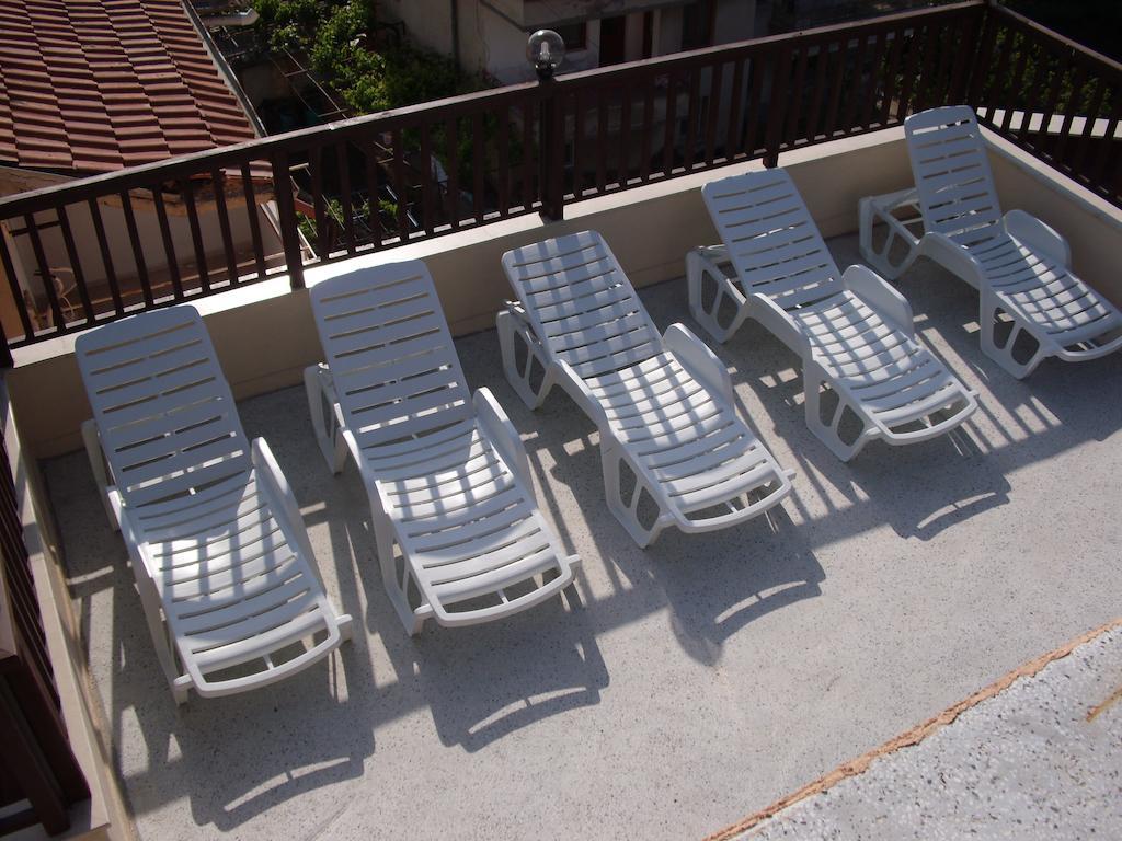 Family Hotel Malibu Chernomorets Exterior photo