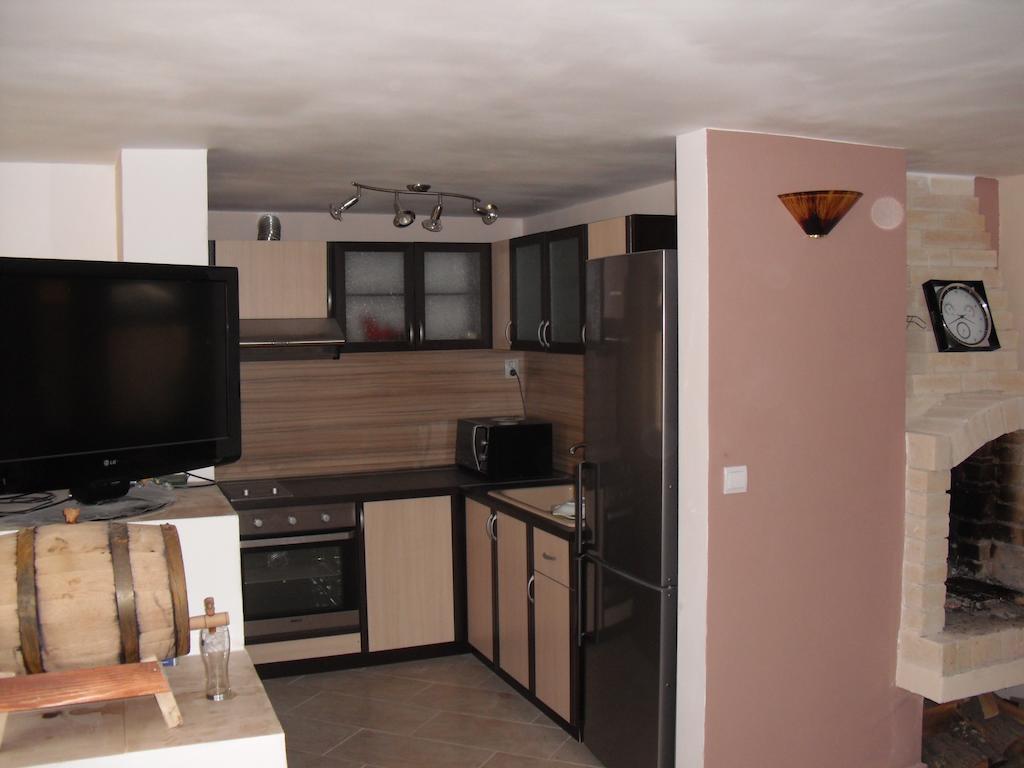 Family Hotel Malibu Chernomorets Exterior photo