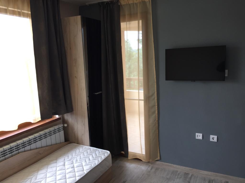 Family Hotel Malibu Chernomorets Exterior photo